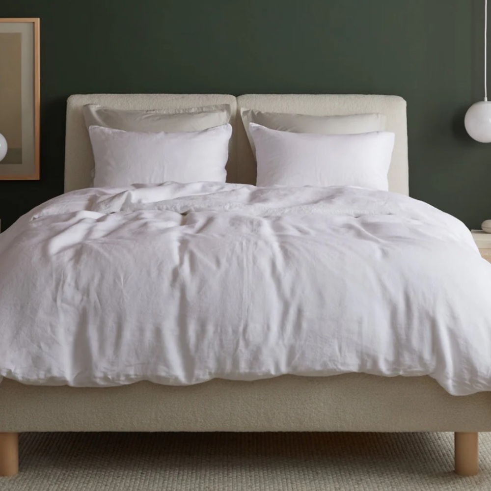 Parachute• 100% linen duvet cover white. Excellent condition